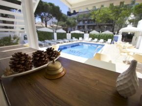Гостиница Hotel Els Pins  Castell-Platja d’Aro